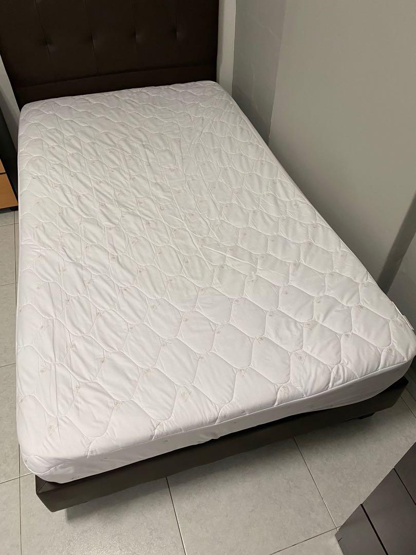 Akemi/ Super Single Mattress PROTECTOR, Furniture, Beds & Mattresses on