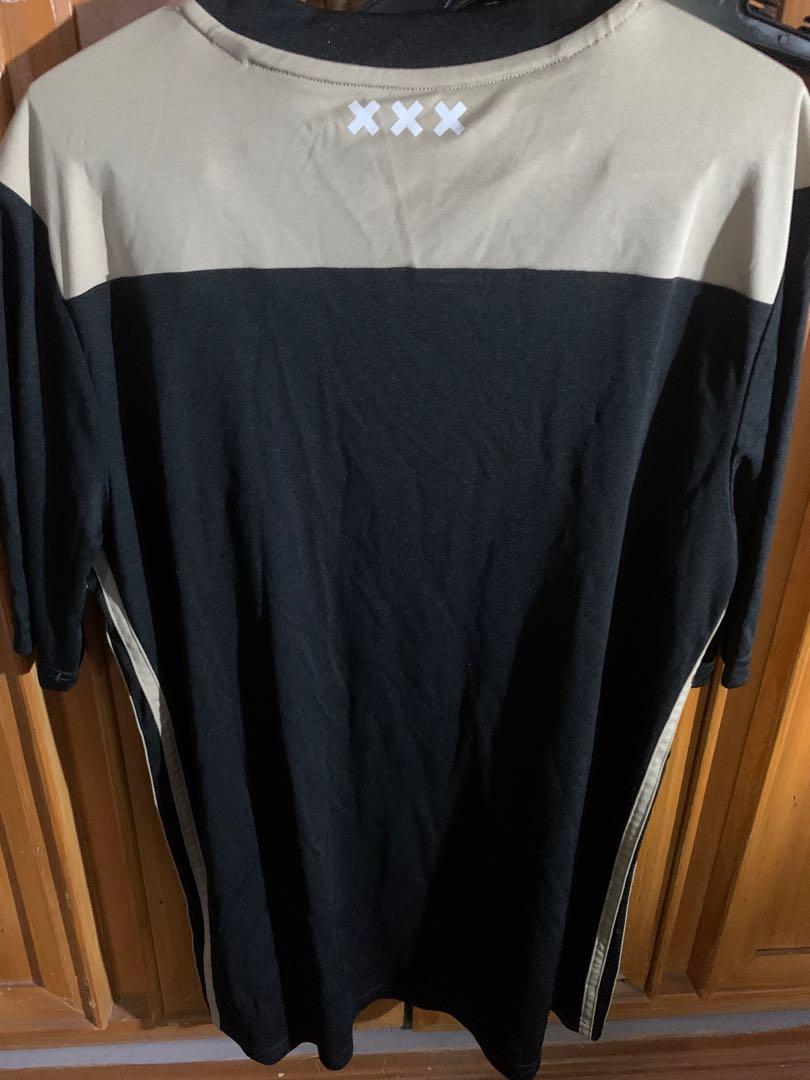 Authentic Ajax Football Jersey (Category: Activewear) located in Marikina City. Submitted by cisselling (Listing ID 280290012, Image 2). Description: Authentic Ajax Jersey. Bought in Europe at official shop. Never used, never tried on. RSF: Sobra sa inuwi. No defects. Size: Kid’s XL (Fit sa size S na adults. Okay din sa size M if okay lang na tight fit 😇).