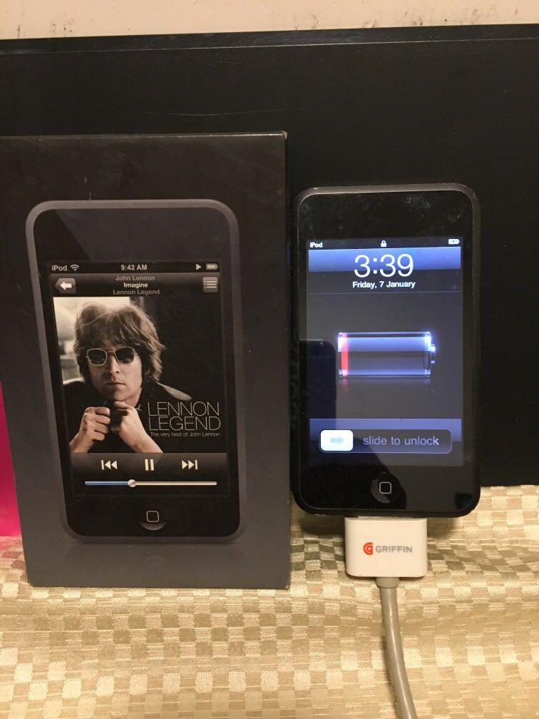 iPod Touch 1代 （分類：平板電腦 - iPad）位於 Hong Kong。 由 actingke 提交（商品編號 280307861，圖片 1）。簡介： 開到機。但十多年使用，部份畫面已沒觸控反應，如鍵盤b字鍵。 。