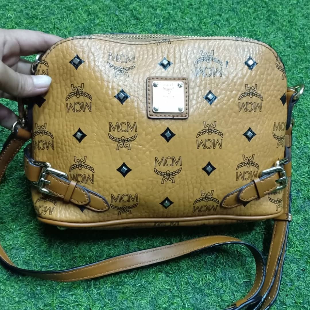 Mcm alma bag store