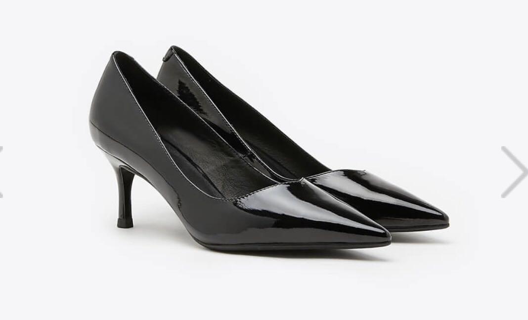 Pazzion black classic toe leather pumps 