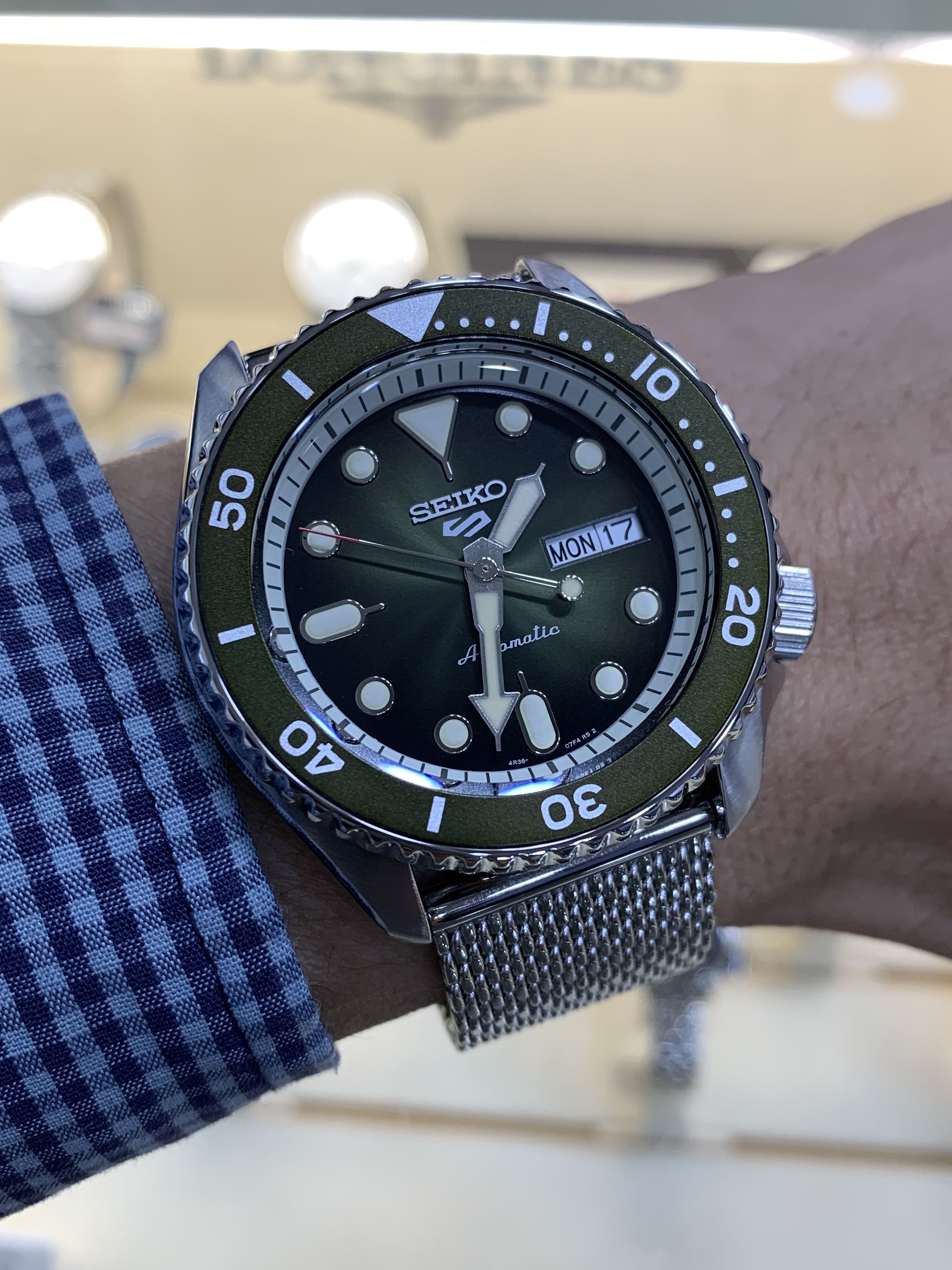 Seiko olive green sales