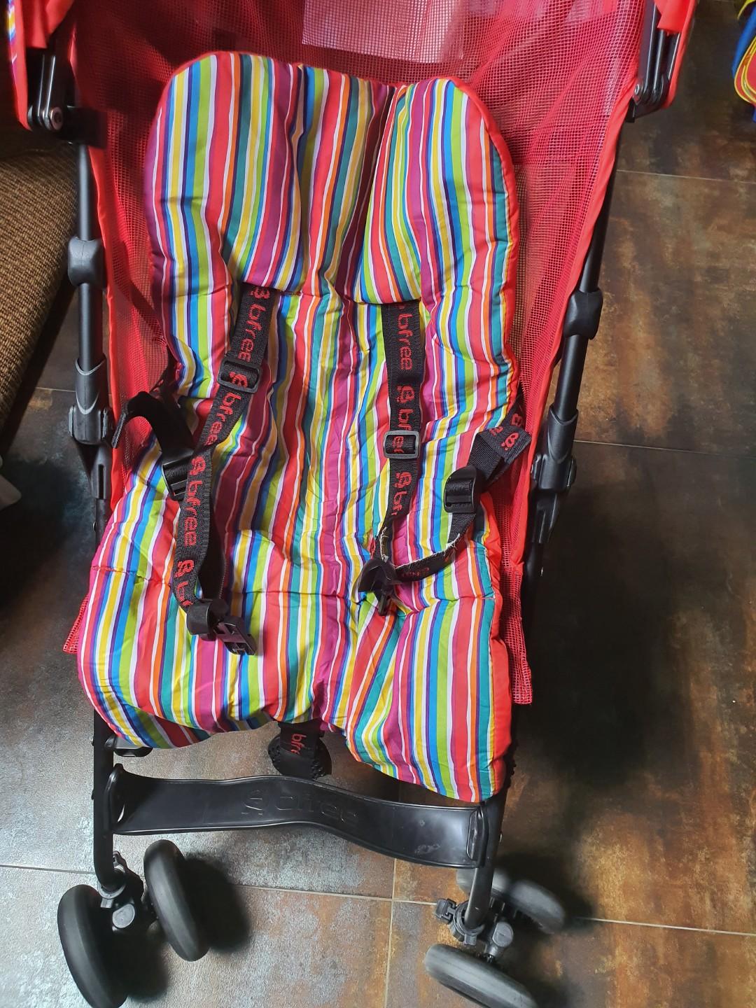 Buggy (Category: Strollers) located in Singapore. Submitted by adahmatt (Listing ID 280462400, Image 3). Description: Lightweight and easy to carry with carrying belt Easy to manoeuver with lockable front swivel wheels Multi position backrest recline with reversible seat liner From 6 months to 4 years old (up to 15kg) Stroller Weight: 5.6kg Delivery available: top up $8.