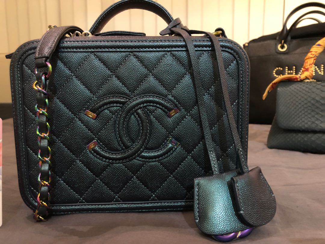 Chanel vanity clearance case medium size