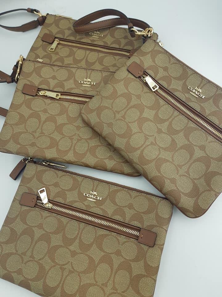 Coach WRISTLET XL (Category: Luxury Bags & Wallets) located in Paranaque City. Submitted by FLess.ph (Listing ID 280436873, Image 1). Description: Coach wristlet comes with coach paper nag. XL SIZE .