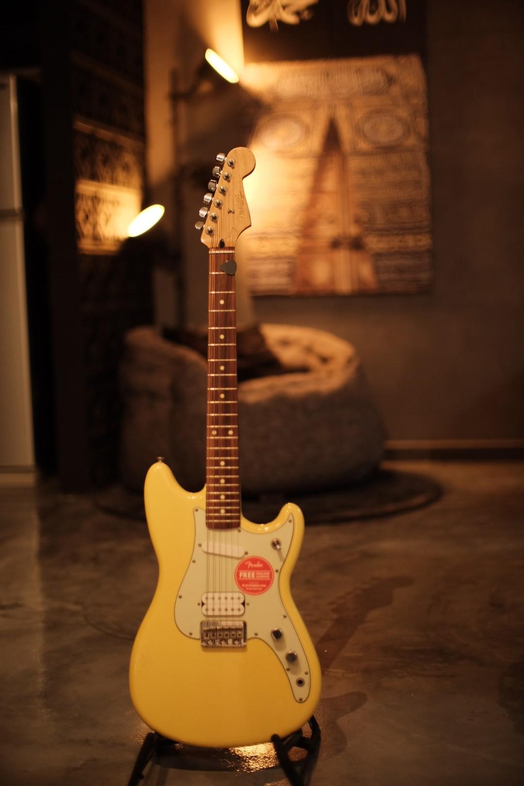 Fender mustang store bass canary yellow