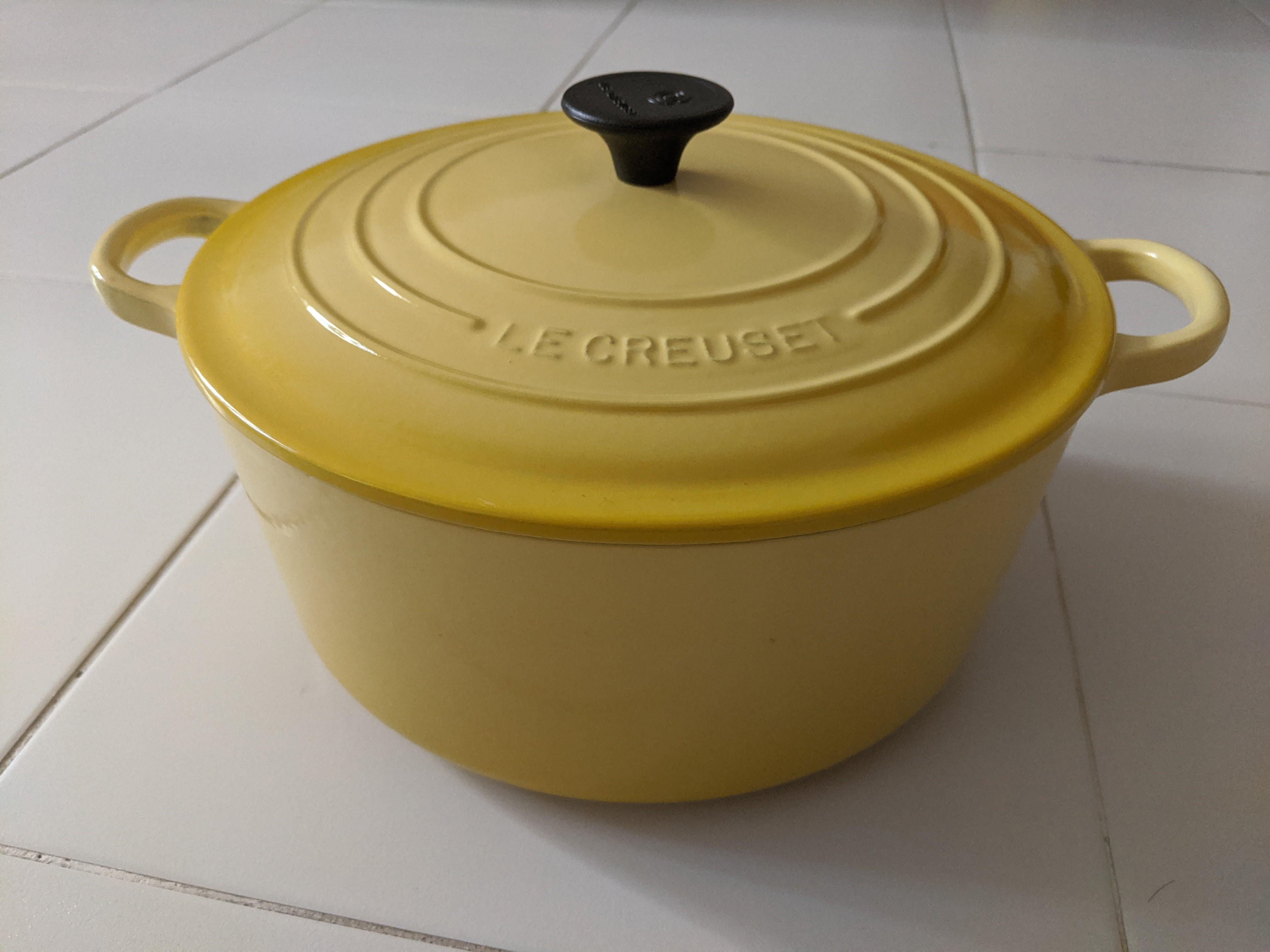 le-creuset-cast-iron-round-french-oven-24-cm-soleil-furniture-home