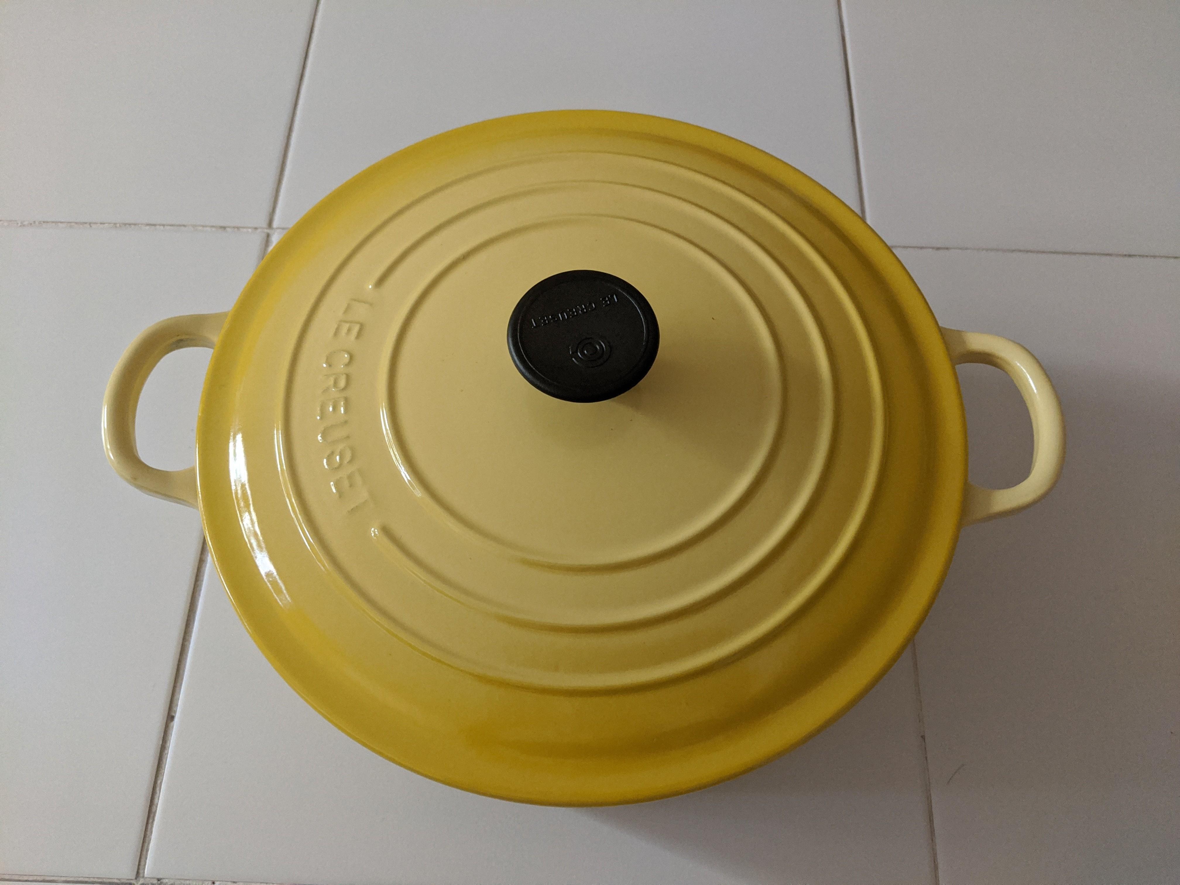 Le Creuset Cast Iron Round French Oven 24 cm (Soleil), Furniture & Home
