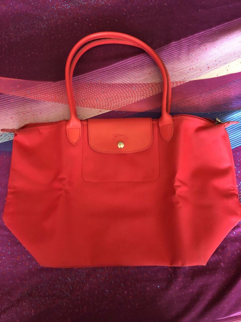 Longchamp Neo Tote Large (Category: Luxury Bags & Wallets) located in Cavite. Submitted by yosh_blake (Listing ID 280548778, Image 1). Description: used but not abuse Large size Longhandle RFS: Decluttering.