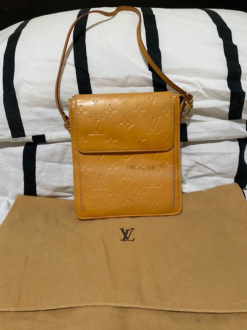 Louis Vuitton Baby Pink Monogram Vernis Mott Bag - Yoogi's Closet