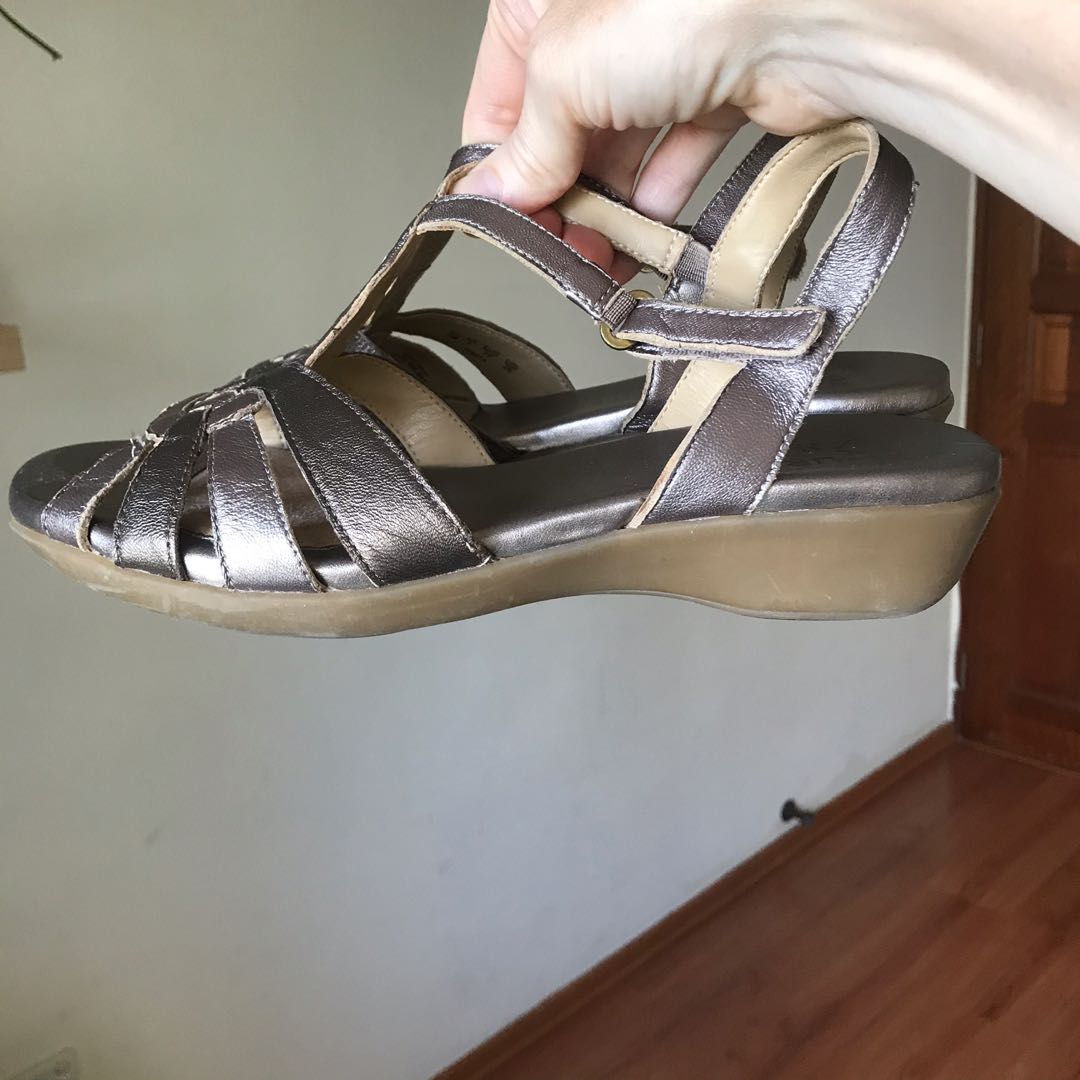 Gold sales comfort sandals
