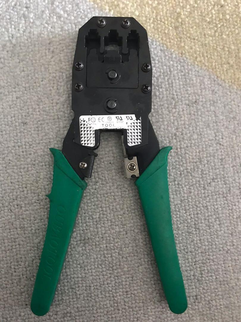 Network cable maker (Category: Cables & Adaptors) located in Singapore. Submitted by perfe_seu (Listing ID 280420874, Image 1). Description: 90% new. Pick up from Jurong East, Sembawang or Canberra MRT station.