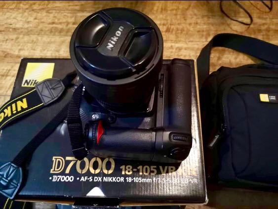 nikon d7000 with 18 105 vr kit and mbd11 battery pack