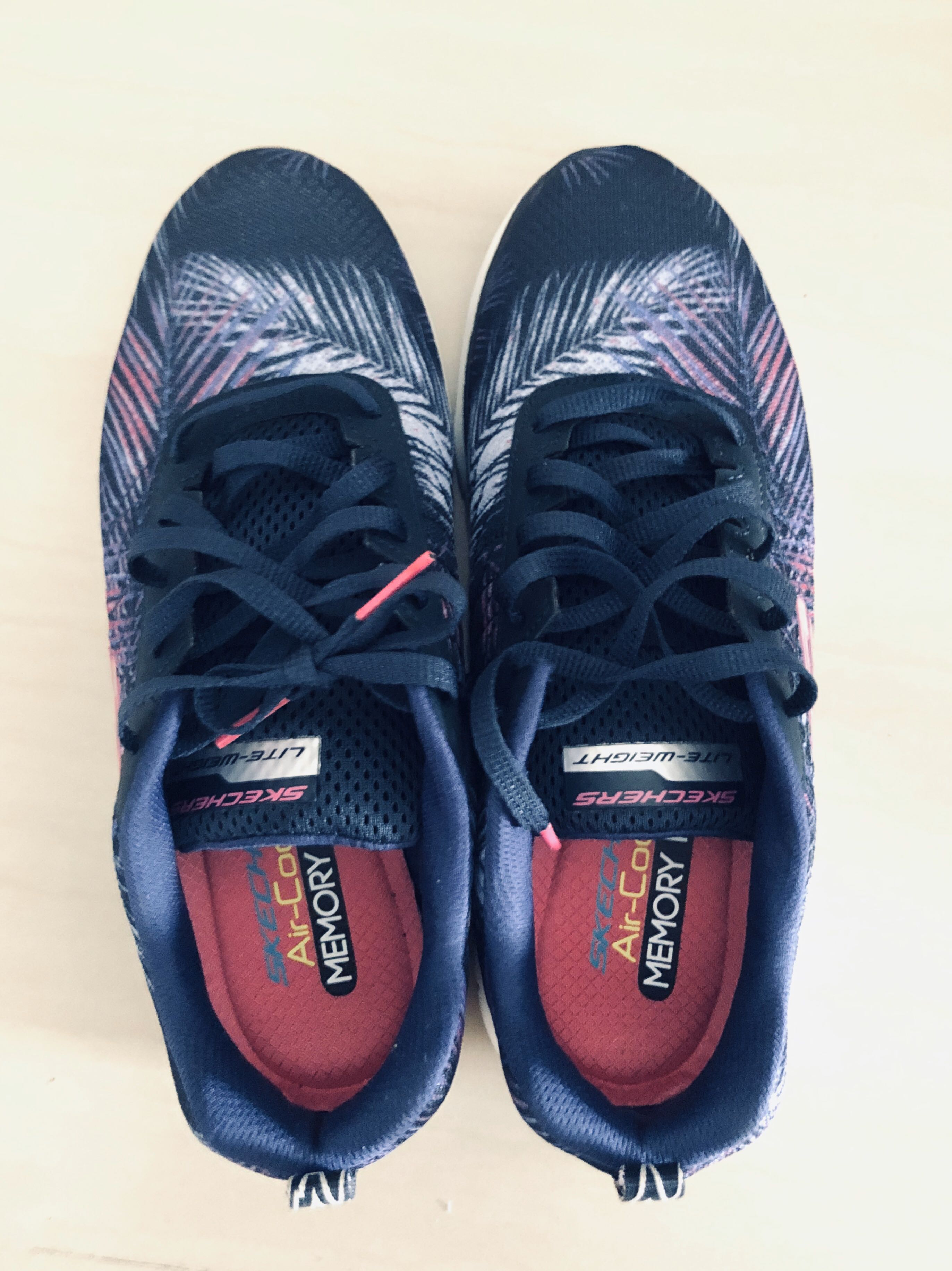 takashimaya skechers
