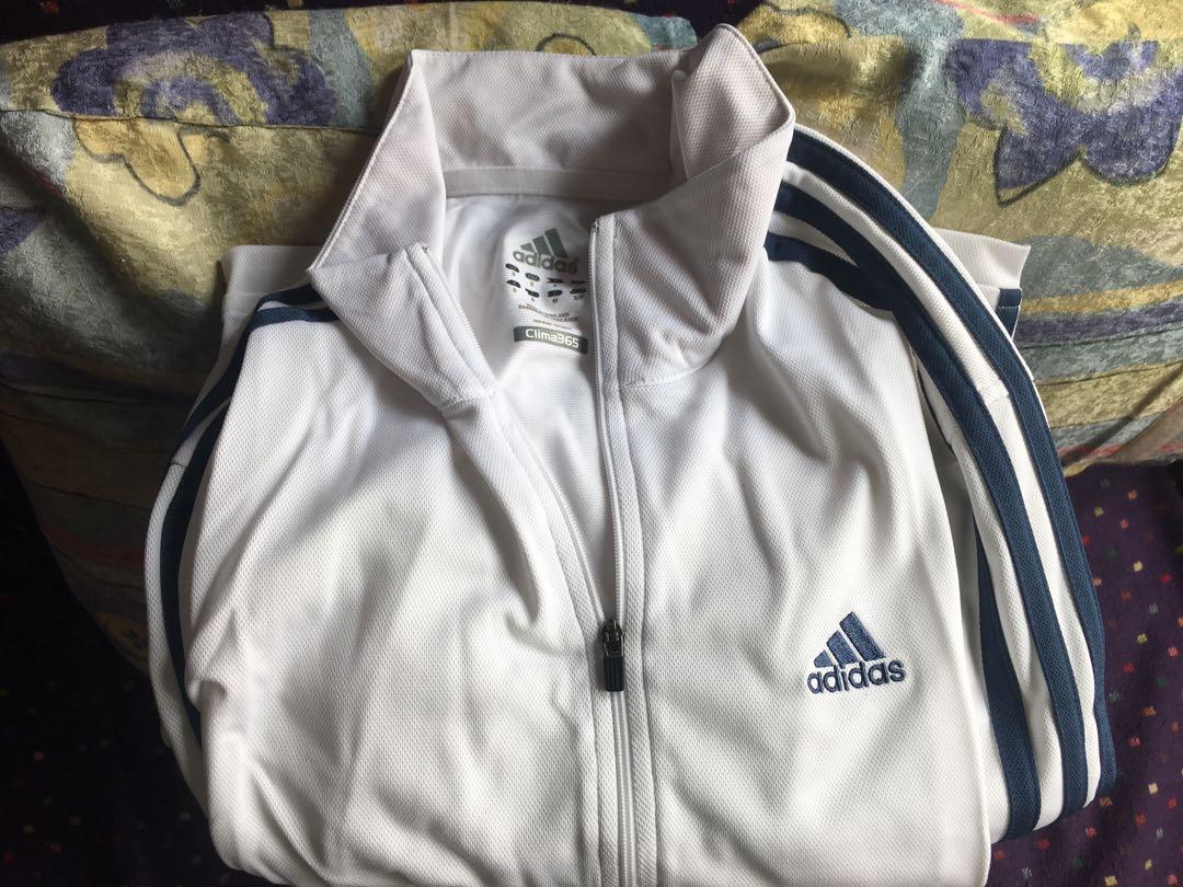 Adidas Jacket （分類：外套及戶外衣服）位於 Hong Kong。 由 kkyu0 提交（商品編號 280696563，圖片 1）。簡介： Band new from us。