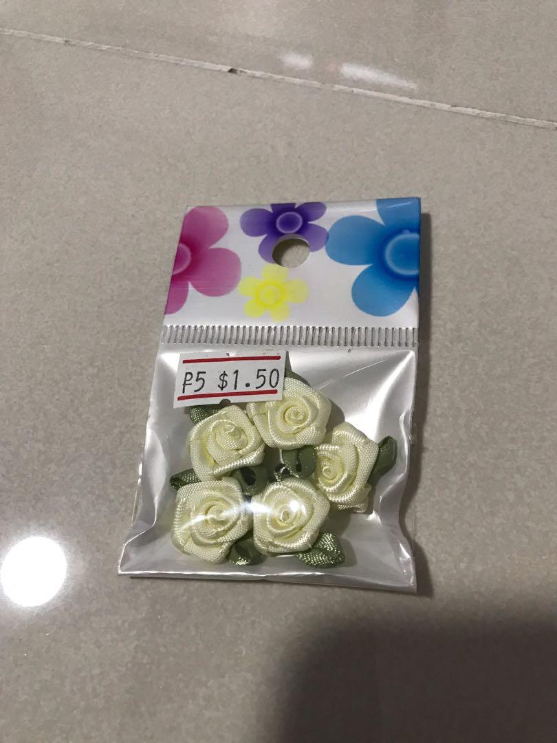 Assorted craft items (Category: Craft Supplies & Tools) located in Singapore. Submitted by sn0wbell (Listing ID 280717879, Image 6). Description: Brand new.