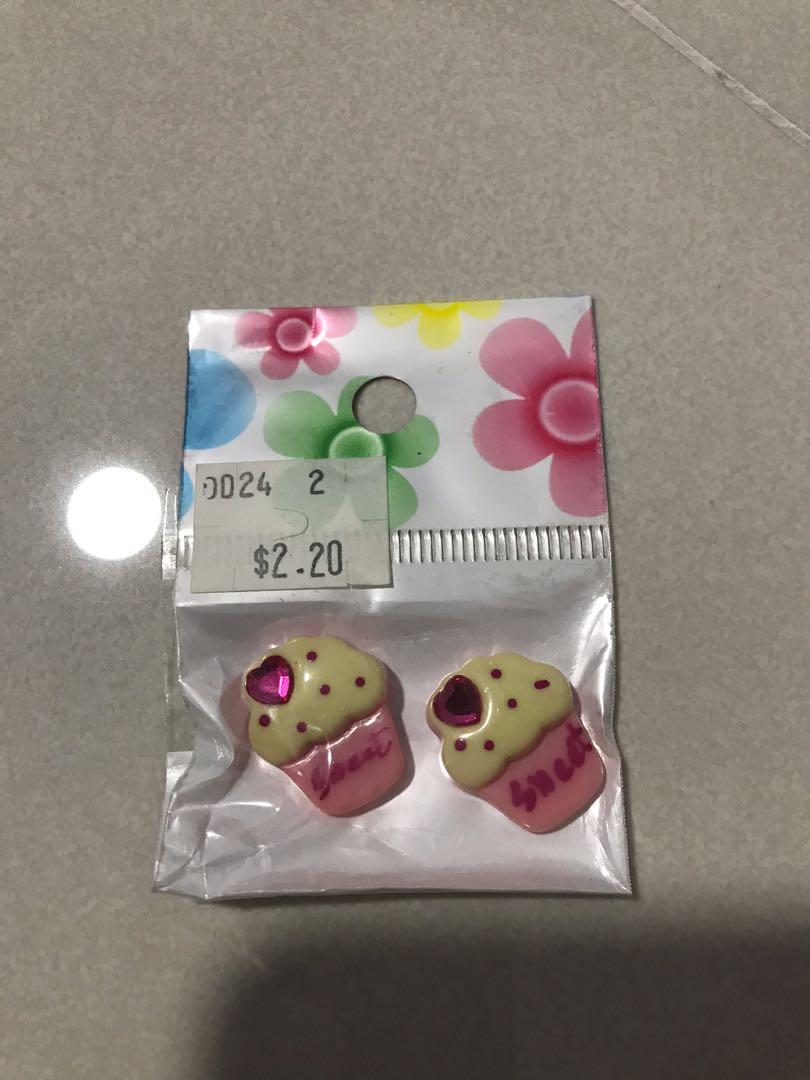 Assorted craft items (Category: Craft Supplies & Tools) located in Singapore. Submitted by sn0wbell (Listing ID 280717879, Image 7). Description: Brand new.