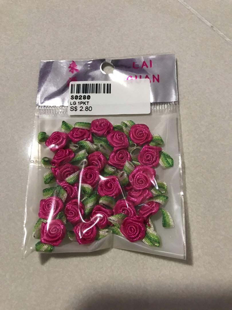 Assorted craft items (Category: Craft Supplies & Tools) located in Singapore. Submitted by sn0wbell (Listing ID 280717879, Image 9). Description: Brand new.