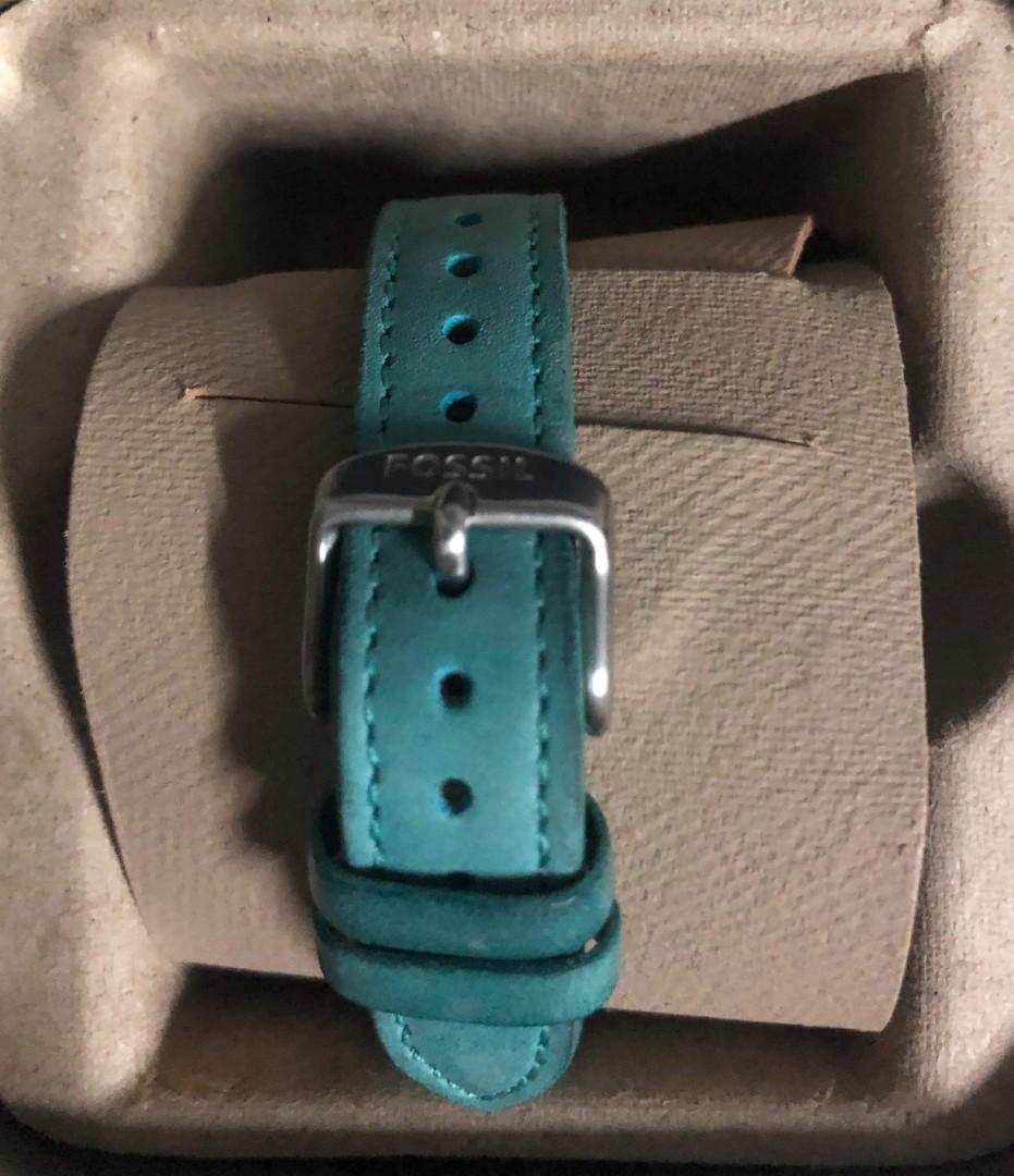 Fossil Women Watch (Category: Women's Watches) located in Manila. Submitted by nitchei (Listing ID 280611606, Image 2). Description: Fossil Women Watch Rarely used.