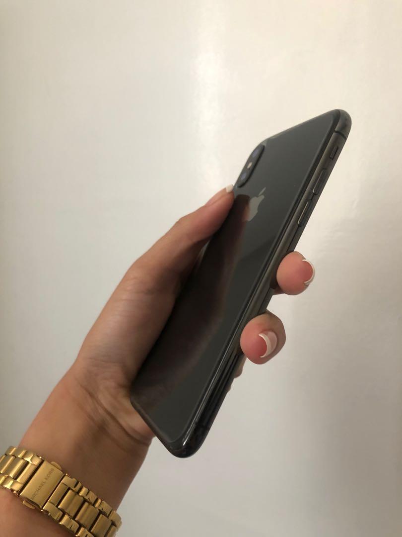 iPhone x 64 GB BLACK GLOBE LOCKED (Category: iPhone X Series) located in Makati City. Submitted by anndly (Listing ID 280588451, Image 3). Description: Hi ladies!! Selling my own iPhone x 64 GB Globe locked. Warranty just expired last Feb 3,2020 Never been repaired nor open. Inclusions: Box and unit (Same IMEI) OEM accessories (charger & earphones) - For hygiene purposes since I used the accessories na hehe Full tempered front and back - OC me sa