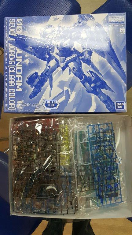 MG Gundam 00 7劍 透明版, 興趣及遊戲, 玩具 & 遊戲類 - Carousell
