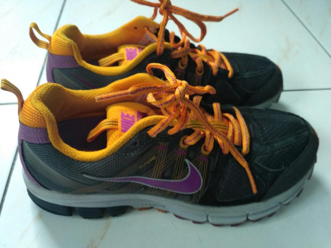 nike hiking shoes womens