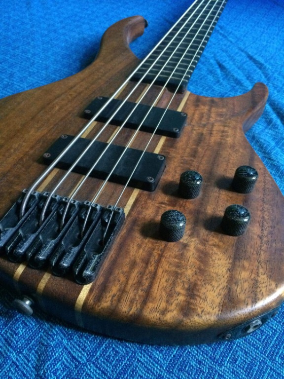 Peavey bass clearance guitar price
