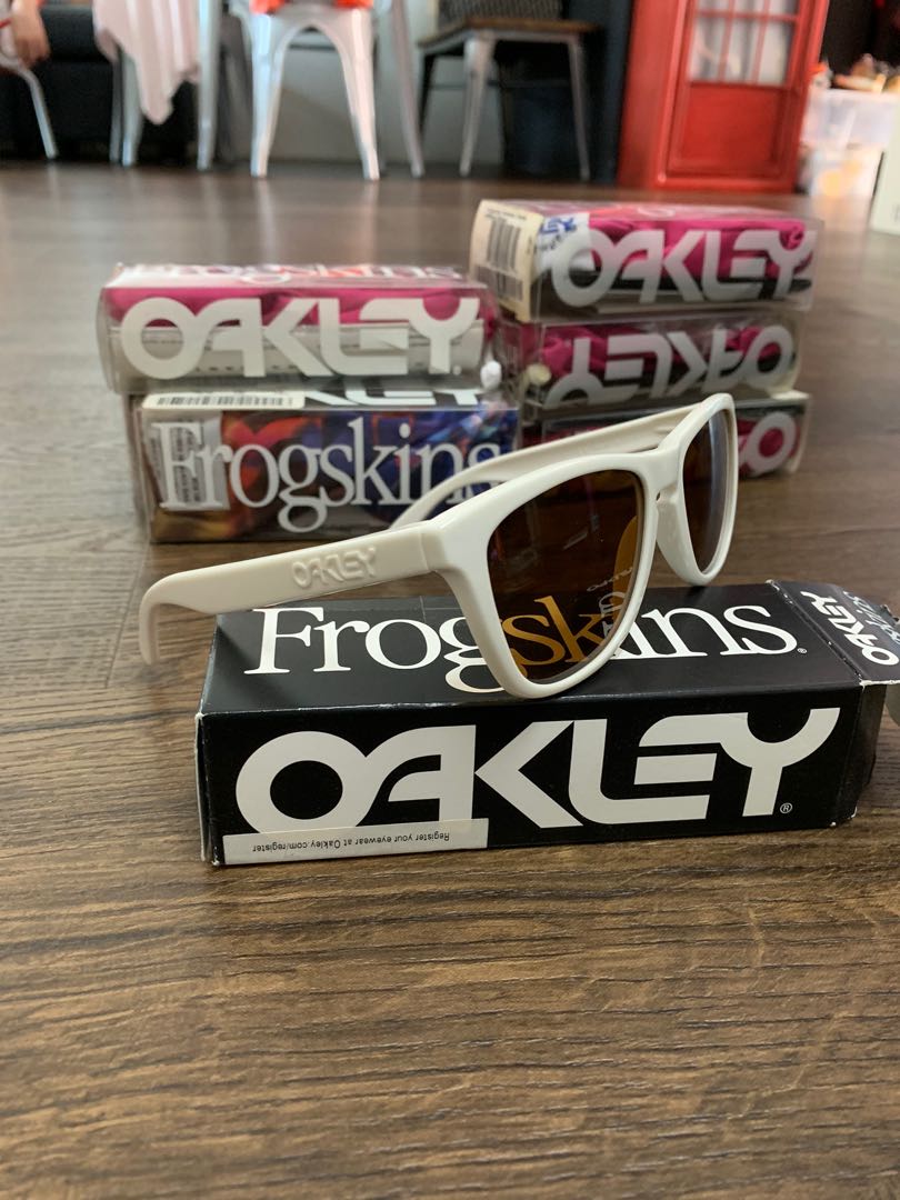Price Firm: Oakley Trevor Andrew Glow in the dark Frogskins, Men's Fashion,  Watches & Accessories, Sunglasses & Eyewear on Carousell