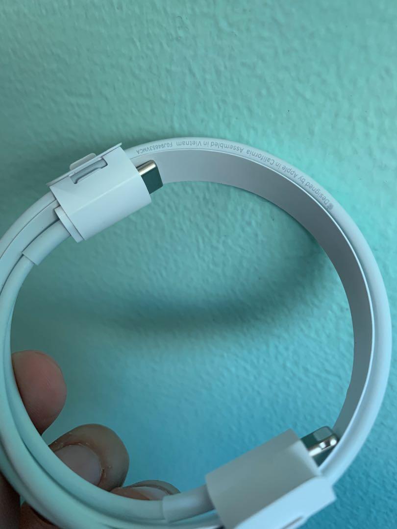 USB C to Lightning Cable (Category: Cables & Adaptors) located in Manila. Submitted by nix1203 (Listing ID 280677494, Image 2). Description: .