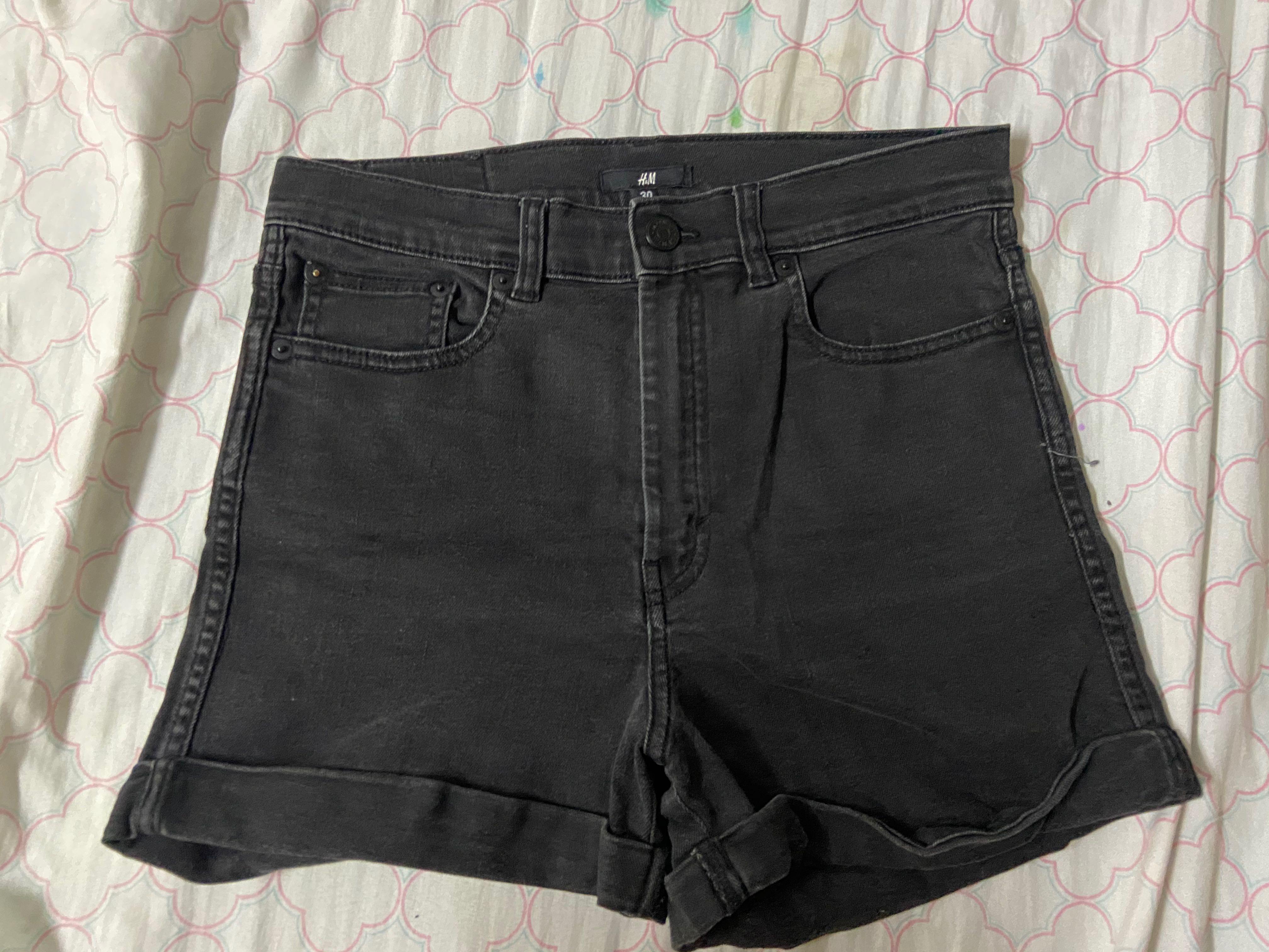 H&M Highwaist Shorts (Category: Shorts) located in Manila. Submitted by secondasnew_ (Listing ID 279478243, Image 1). Description: Size 30.