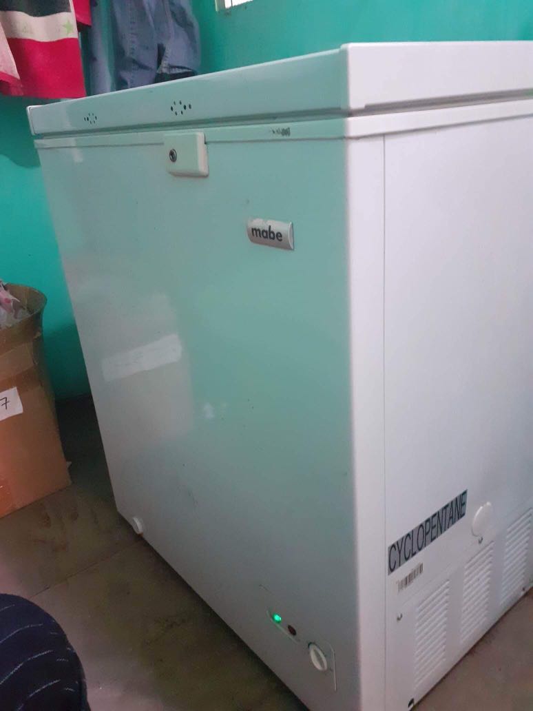 Rush! Selling low. Mabe chest freezer, TV & Home Appliances, Kitchen