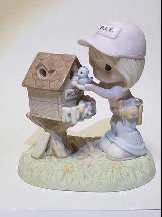 Precious Moments Figurine  Share The Gift Of Love (2012 Symbol of Membership Figurine) (CC129001) Limited Edition