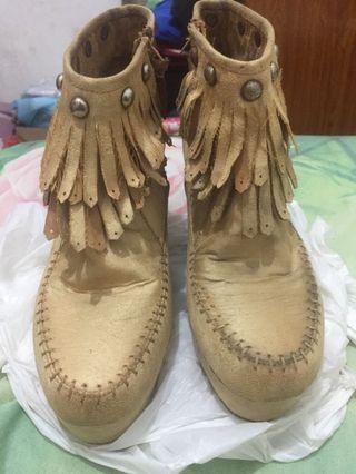 Suede boots