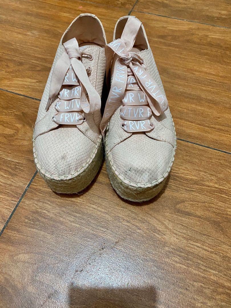 Bershka shoes us6 espadrille style (Category: Flats & Sandals) located in Manila. Submitted by sonza1979 (Listing ID 280985019, Image 2). Description: Very cute When worn last pic.