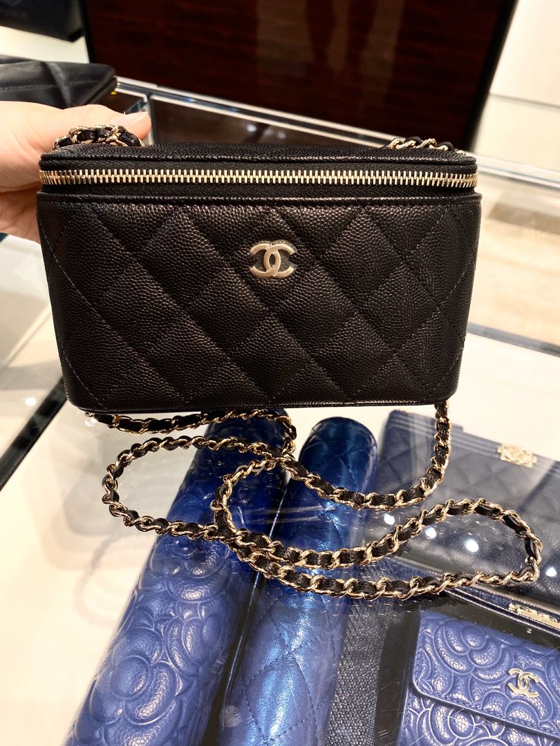 Chanel // White Caviar Quilted Filigree Vanity Case Bag – VSP Consignment