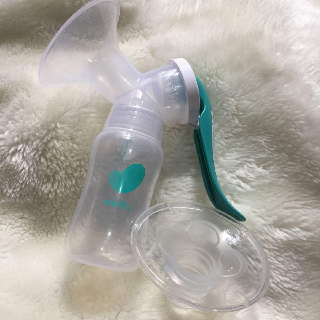 Evenflo manula breastpump with silicon brandnew (Category: Breastfeeding & Bottle Feeding) located in Rodriguez. Submitted by heartsandstars (Listing ID 280984258, Image 2). Description: Brandnew evenflo manual Breastpump from USA with silicon po (malambot yung breast shields) Rfs decluttering.