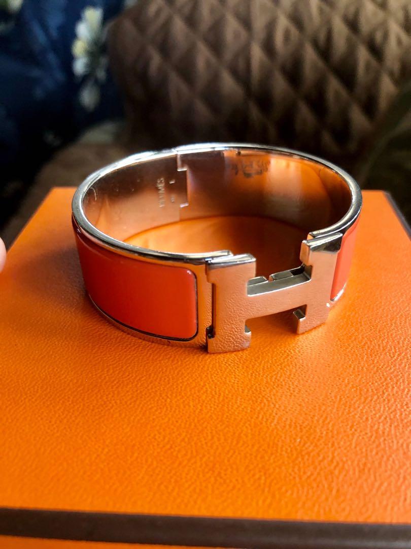 Hermes Clic bangle (Category: Luxury Accessories) located in Quezon City. Submitted by wmytshop (Listing ID 280987458, Image 1). Description: Hermes clic clac bangle, wide with palladium hardware, ceramic in signature orange color. Used, good Condition. Size is pm. Comes with box..