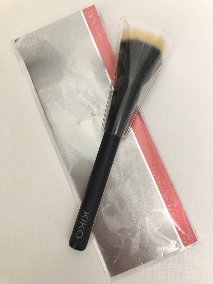 Kiko 全新 Round Foundation Brush , 美容＆化妝品, 健康及美容 皮膚護理, 化妝品 Carousell