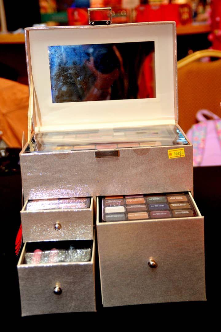 Makeup Set (Box), Beauty & Personal Care, Face, Makeup on Carousell