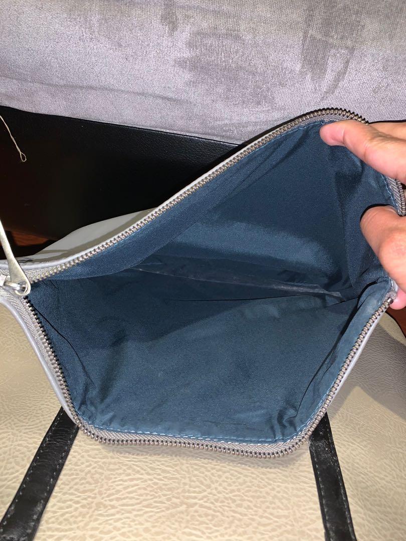 matt & nat (Category: Bags & Wallets) located in North York. Submitted by kath0726 (Listing ID 280976163, Image 3). Description: I just used it once on the job training. feel free to ask🤗.