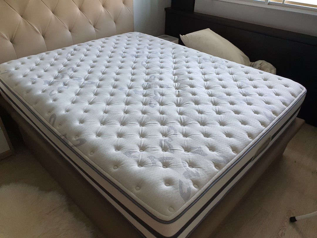Simmons beautyrest recharge plush top Furniture Home Living