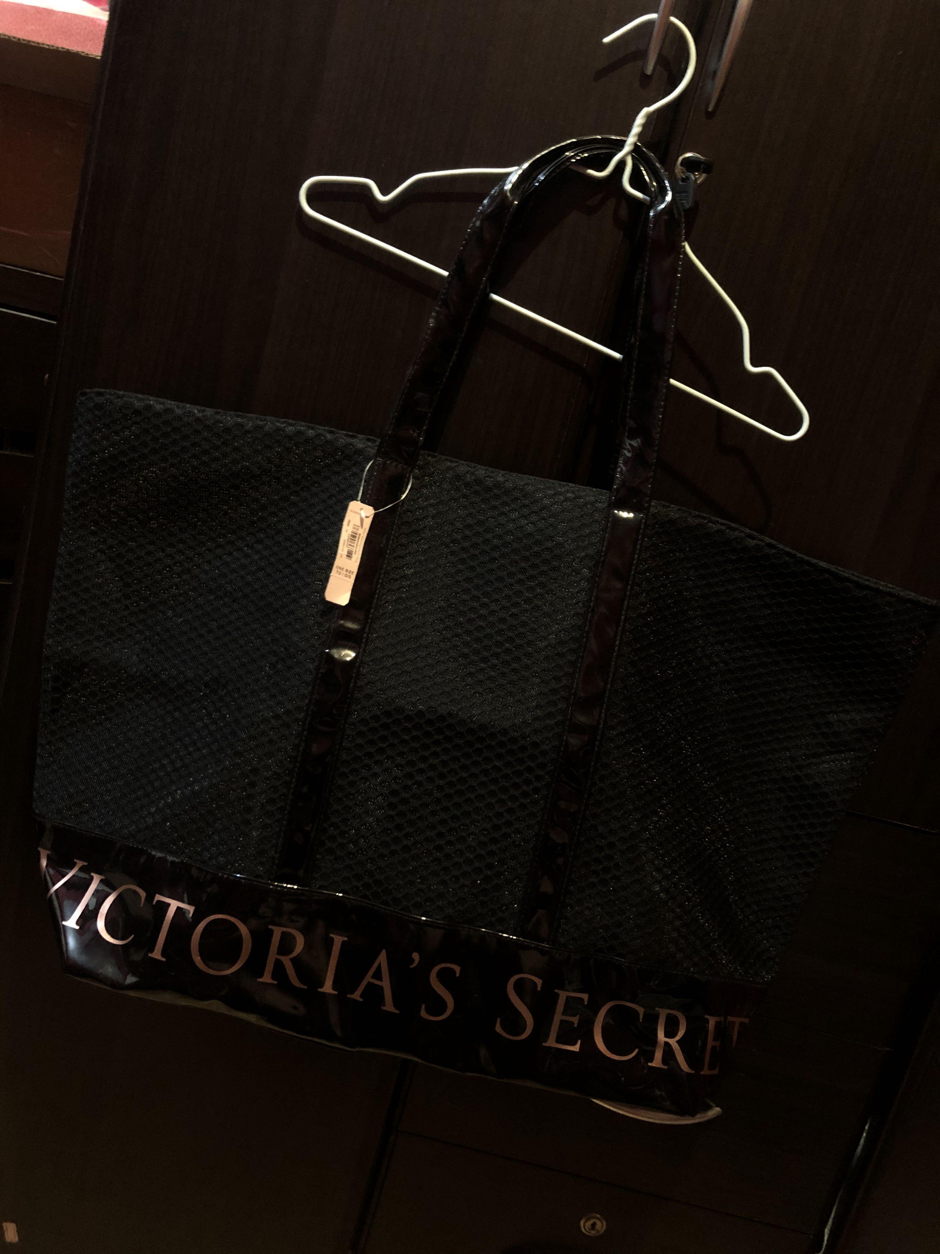 Victoria's Secret Tote bag (Category: Cross-body Bags) located in Manila. Submitted by khryzky (Listing ID 280966417, Image 1). Description: Sale na po to! sobrang mura na 😊 bagay na bagay to sa mahilig mag travel and summer na swak na swak dalin sa outing😊 Brandnew and 100%Original.