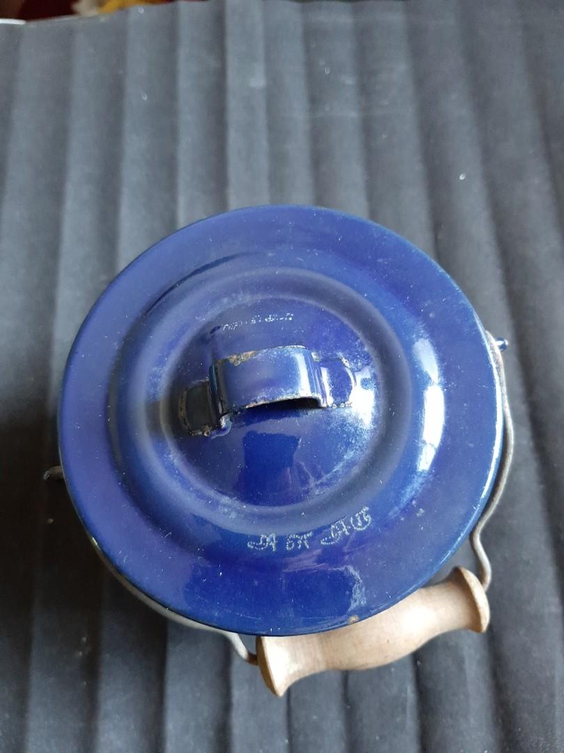 Vintage enamel container (Category: Vintage Collectibles) located in Singapore. Submitted by yewlee.ong.1 (Listing ID 280994516, Image 2). Description: 5" height and 4" diameter.