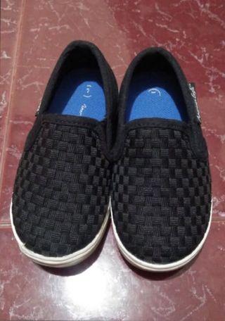 Sepatu anak