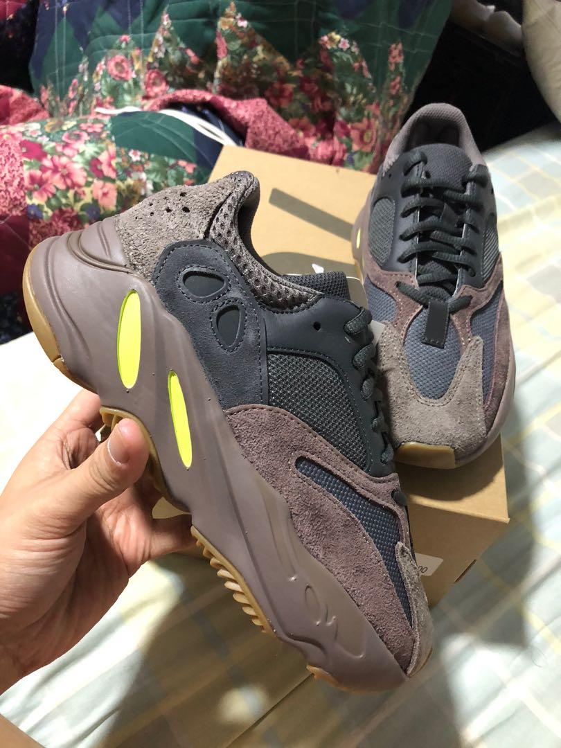 Yeezy mauve size 6 top