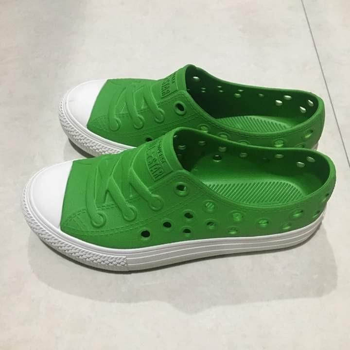 Crocs that clearance look like converse