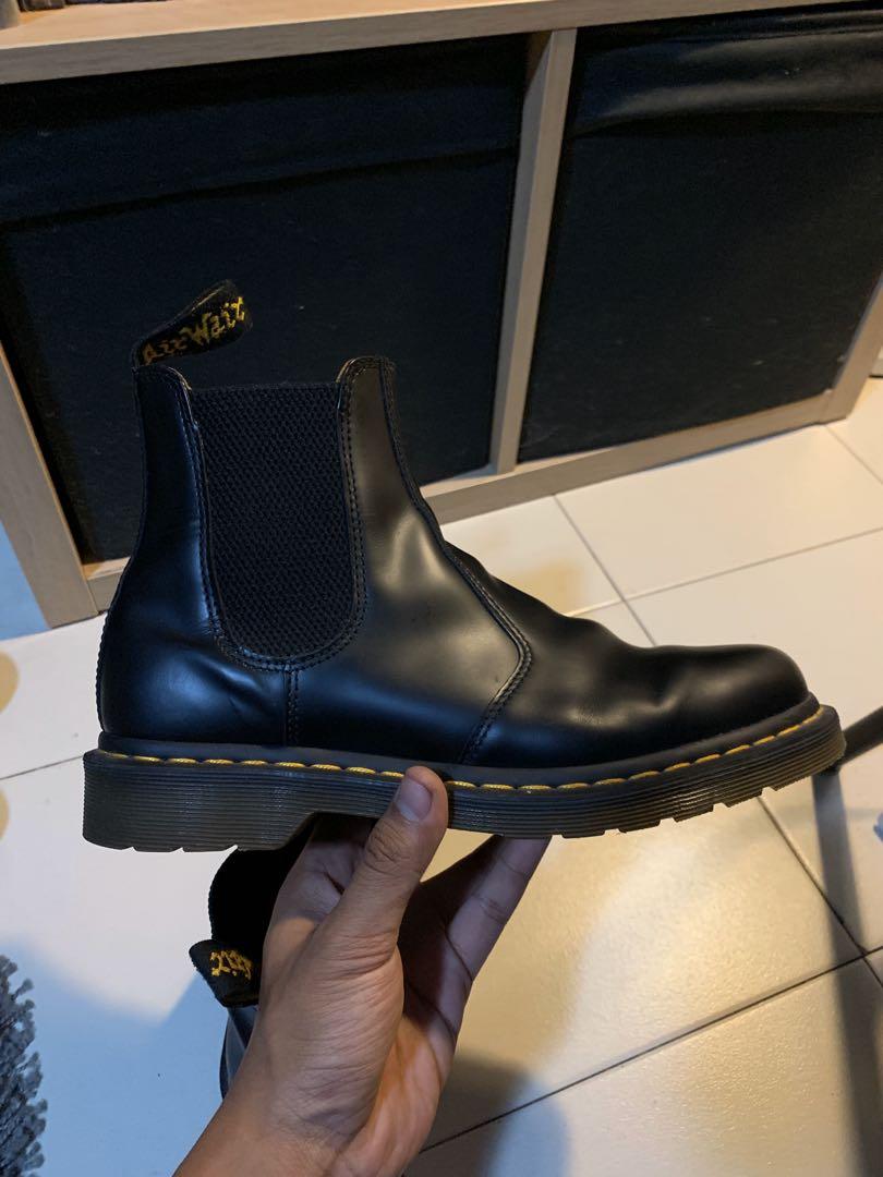 Dr Martens Chelsea Boots Men s Fashion Footwear Boots on Carousell