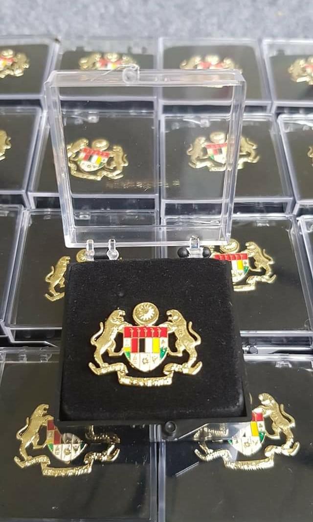 Kolar Pin Jata Negara Kepada Kakitangan Kerajaan, Men's Fashion, Muslim