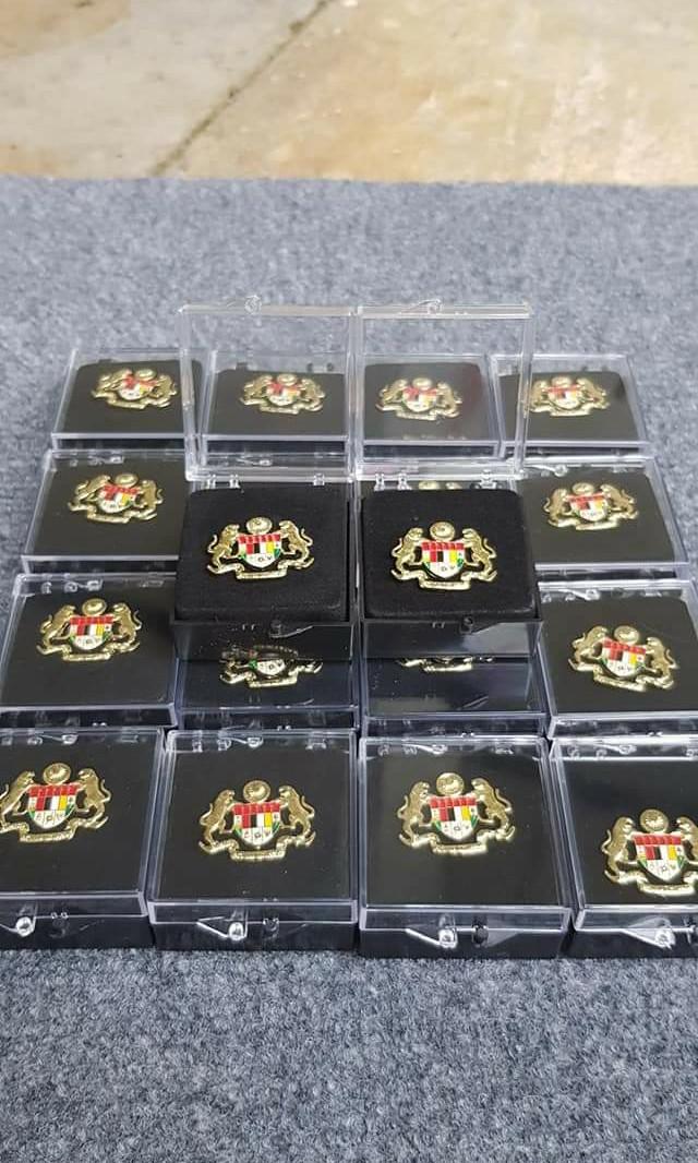 Kolar Pin Jata Negara Kepada Kakitangan Kerajaan, Men's Fashion, Muslim