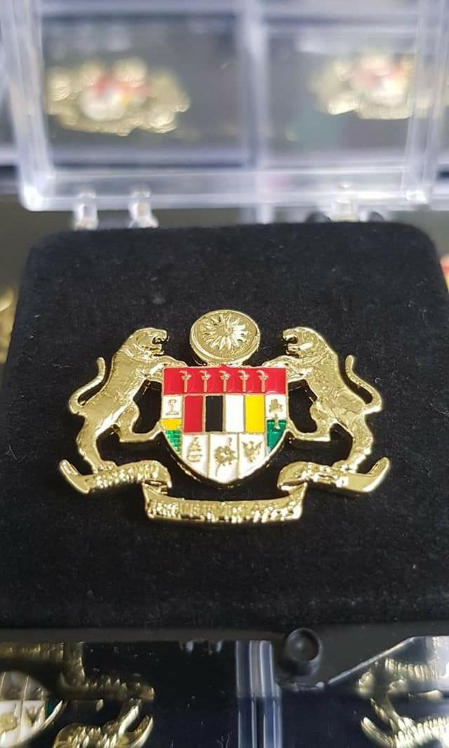 Kolar Pin Jata Negara Kepada Kakitangan Kerajaan, Men's Fashion, Muslim